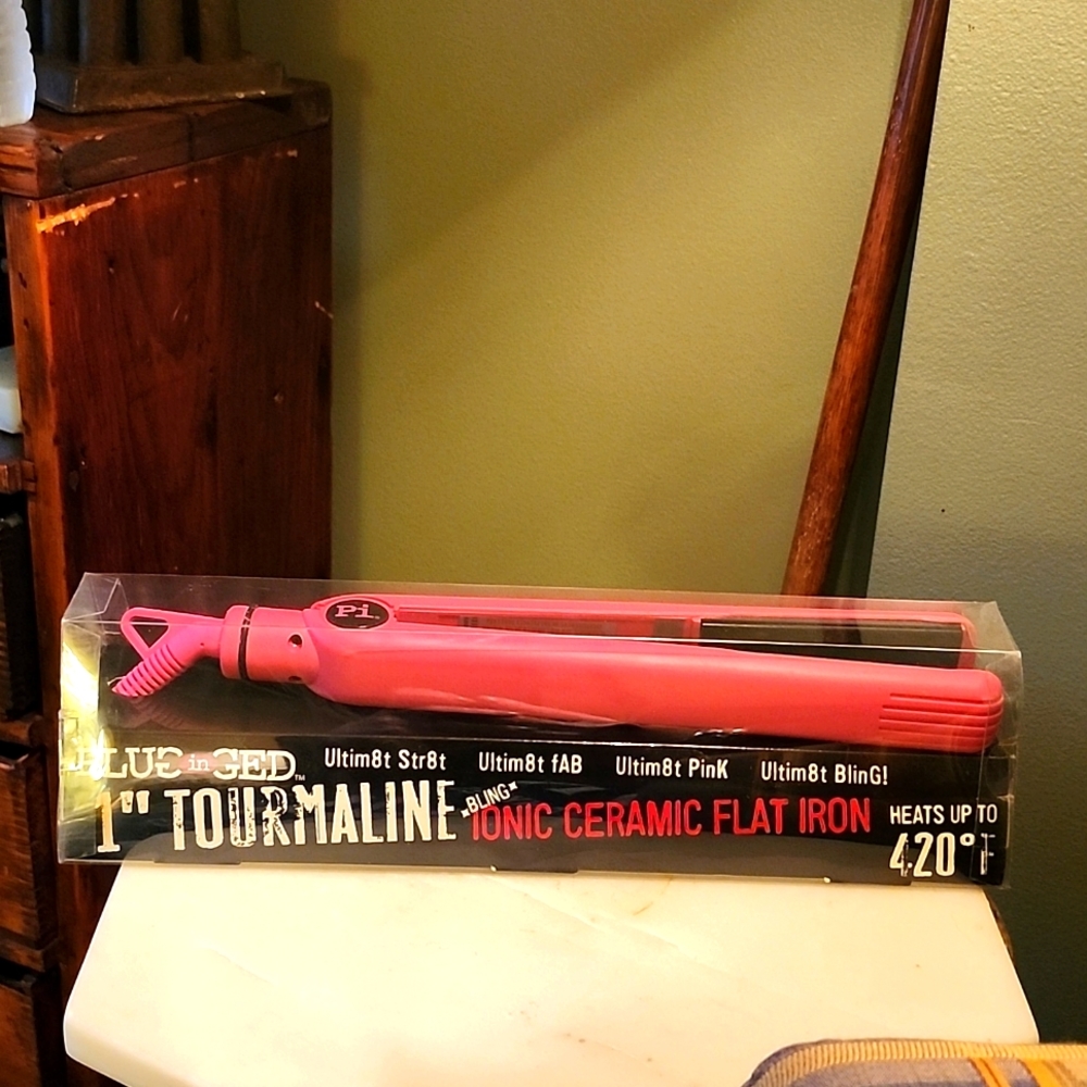 NIB Pi 1 inch Tourmaline Ionic Ceramic Flat Iron pink